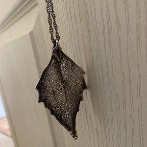 Leaf necklace, with long chain